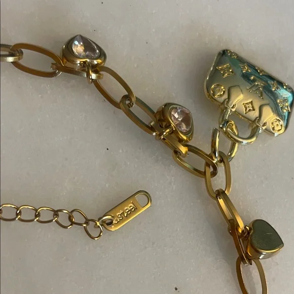 Louis Vuitton Zipper pull Charm Gold Monogram - Picture 2 of 5